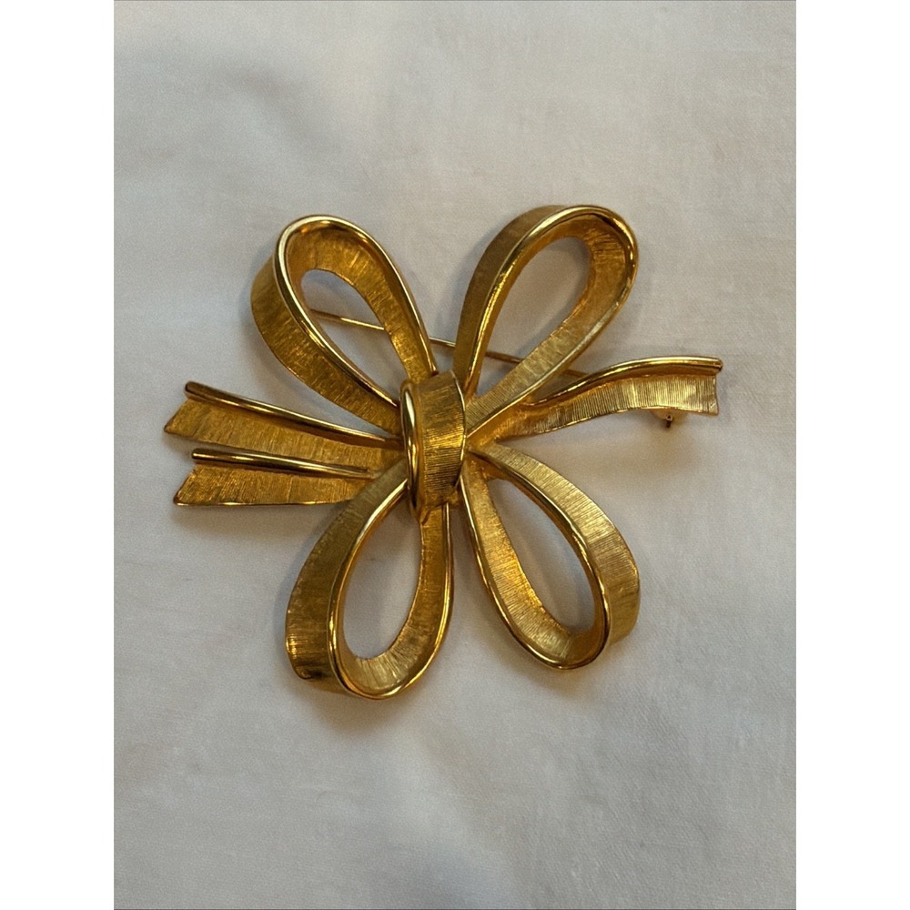 Vintage Monet Gold Tone Ribbon Bow Signed Brooch‎ Pin
